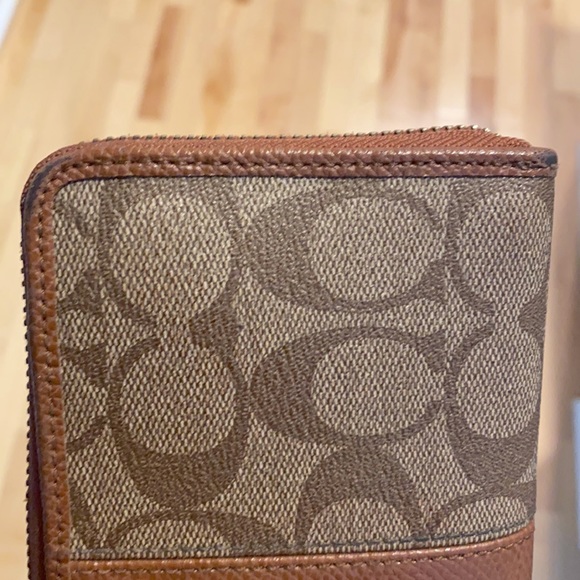 Coach Women's Leather Accordion Zip Wallet - Picture 7 of 7